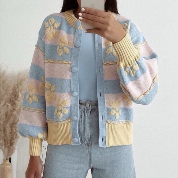 Zara Sweaters - Zara - Floral jacquard knit cardigan - Size M